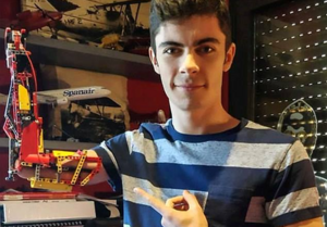 18-летний житель Андорры собрал себе протез из LEGO